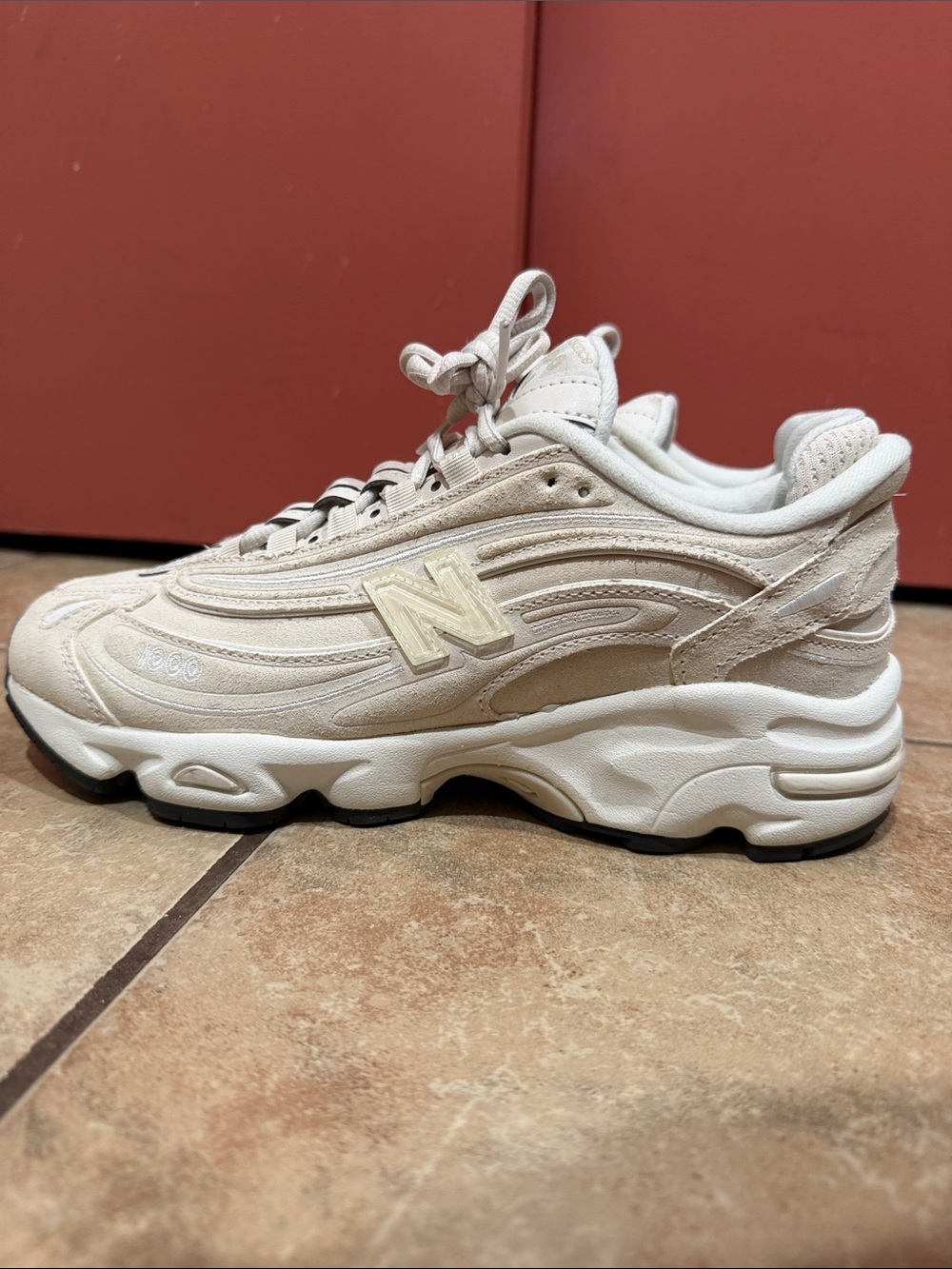 New Balance Women's Cream/White Chunky Sneaker